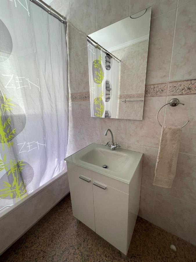 Encantadora Habitacion Privada Cerca Del Mar Malaga Exterior photo