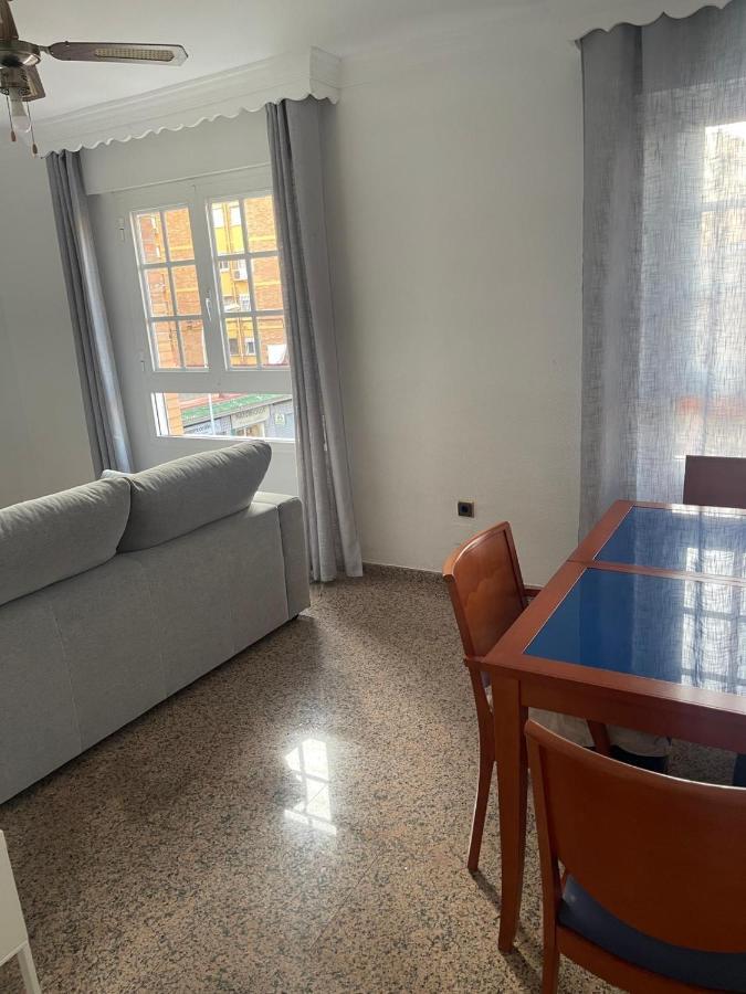 Encantadora Habitacion Privada Cerca Del Mar Malaga Exterior photo